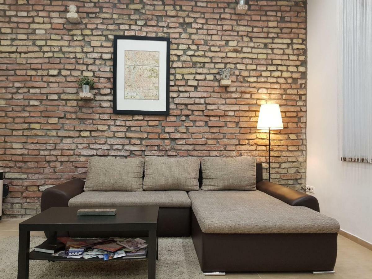 Beige & Brown Apartment Budapest Exterior photo