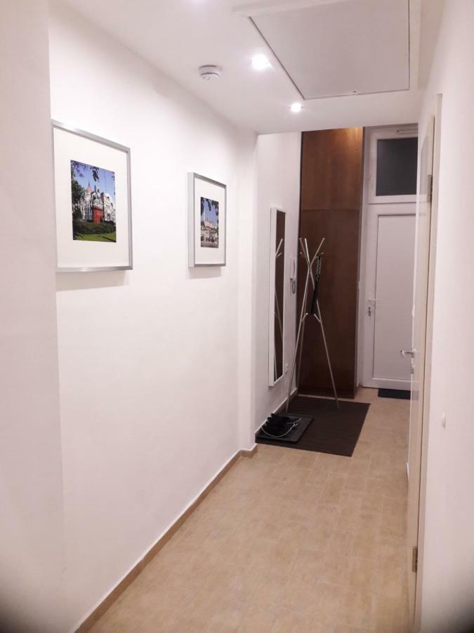 Beige & Brown Apartment Budapest Exterior photo