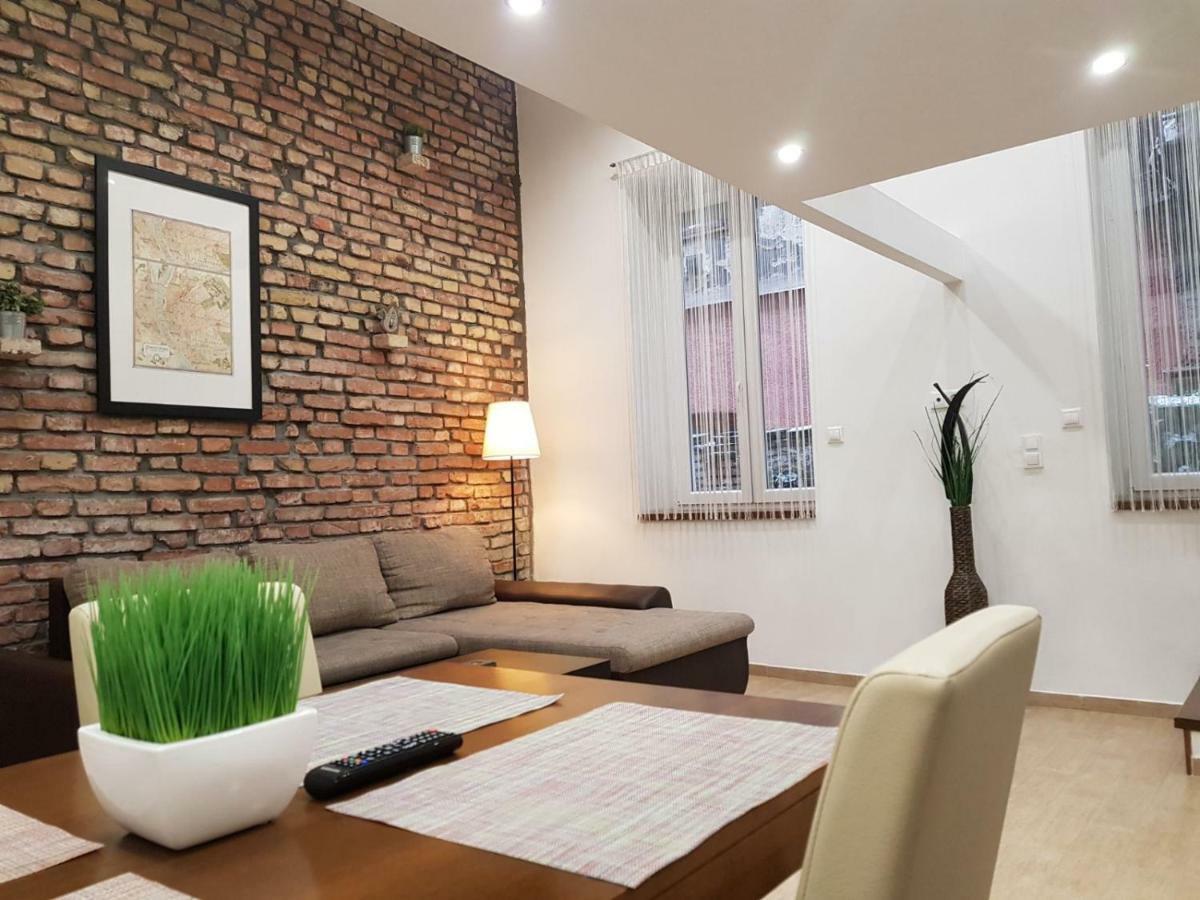 Beige & Brown Apartment Budapest Exterior photo